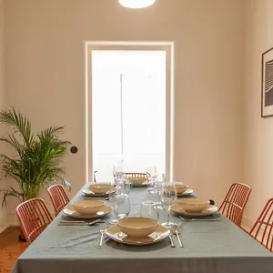 apt-alvalade-58-charming-2-bedroom.hotels-lisbon-portugal.com/